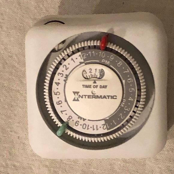 3 Intermatic Indoor 24hr Timers & 2 6ft Extension Cords - JUST IN TIME FOR HOLID - Picture 4 of 8